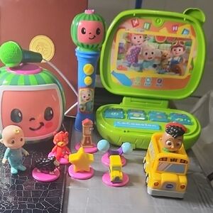 Colorful Green Kids Playset with Interactive Toy Laptop & Microphone